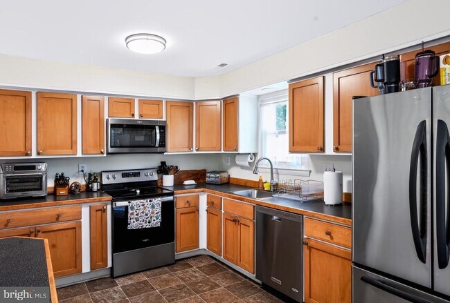 Building Photo - 120 Calderwood Ln