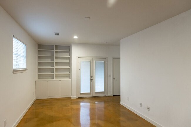 Building Photo - 2402 Morgan St