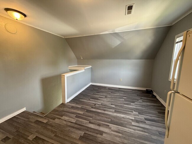 Building Photo - East 3rd Duplex