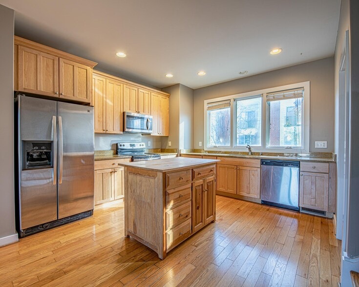 Kitchen - 1013 Linden Ave