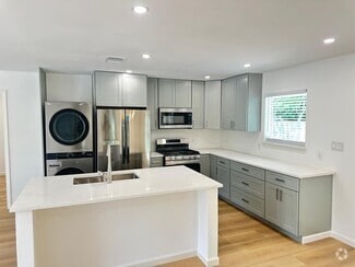 Building Photo - 2902 Spring Cir