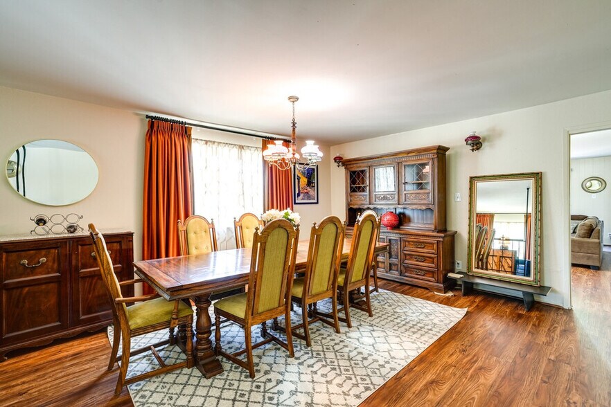 Building Photo - 542 Sheridan St