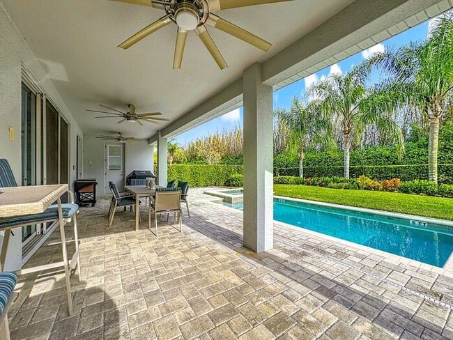 Building Photo - 8 Bedrooms 7 baths on a resort community