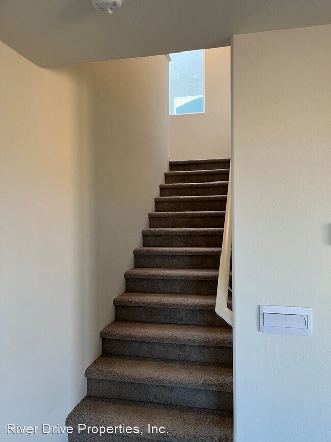 Building Photo - 5 br, 3 bath House - 707 Jessie Drive