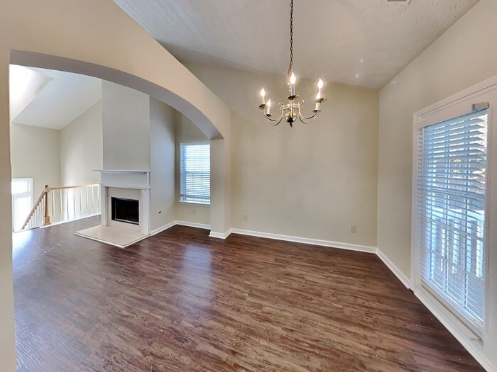 Building Photo - 320 Lake Royale Pl