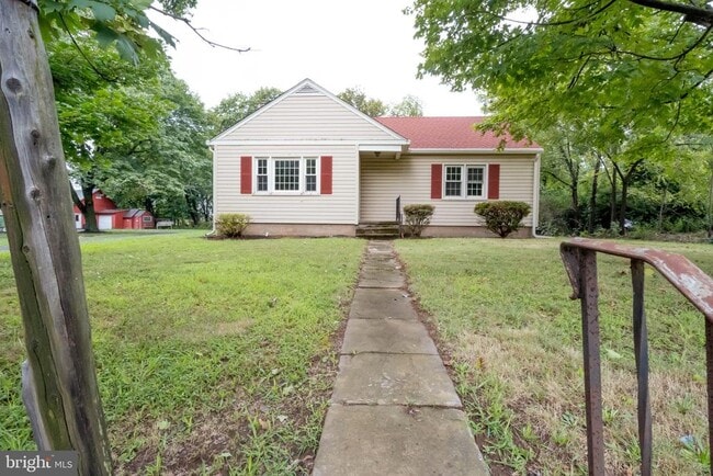 Primary Photo - 912 Hilltown Pike