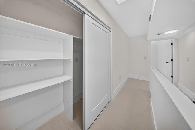 Building Photo - 9351 Fontainebleau Blvd