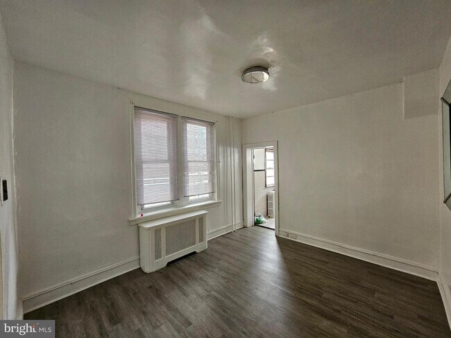 Building Photo - 745 E Tioga St