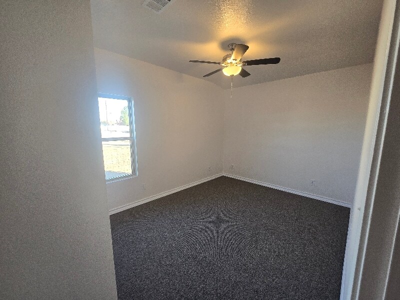 Building Photo - 512 S Hackberry St