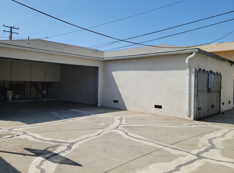 Building Photo - 619 S Grevillea Ave