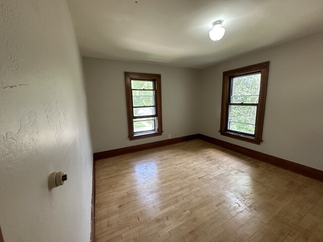 Building Photo - 222 Tygert St