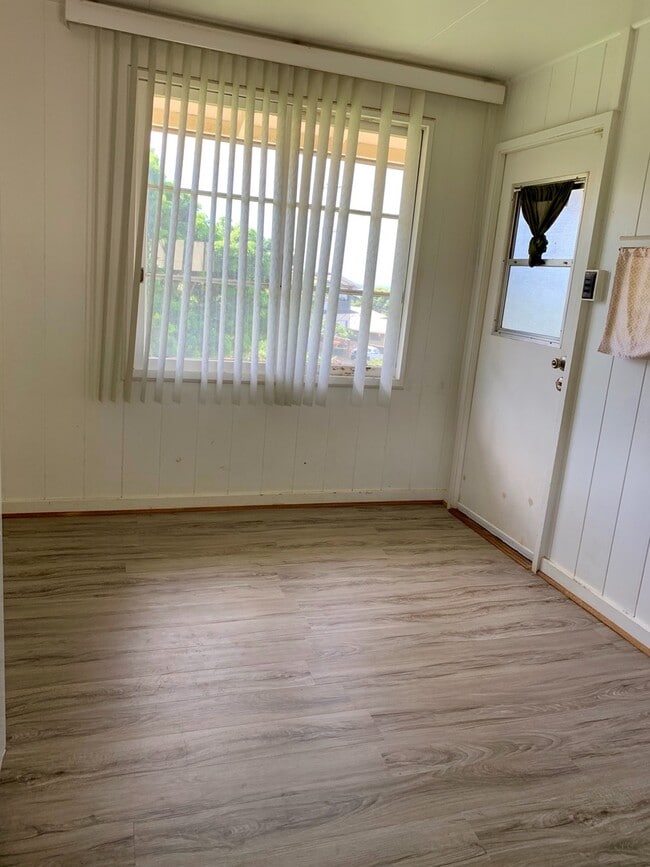 Building Photo - Charming Singe Family Home 3/1/2 with Spacious & Fenced Yard