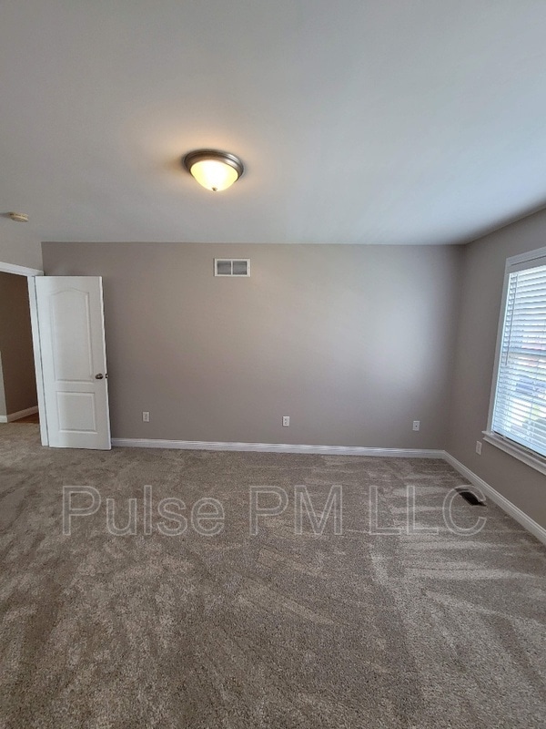 Building Photo - 10189 Chestnut Oak Dr