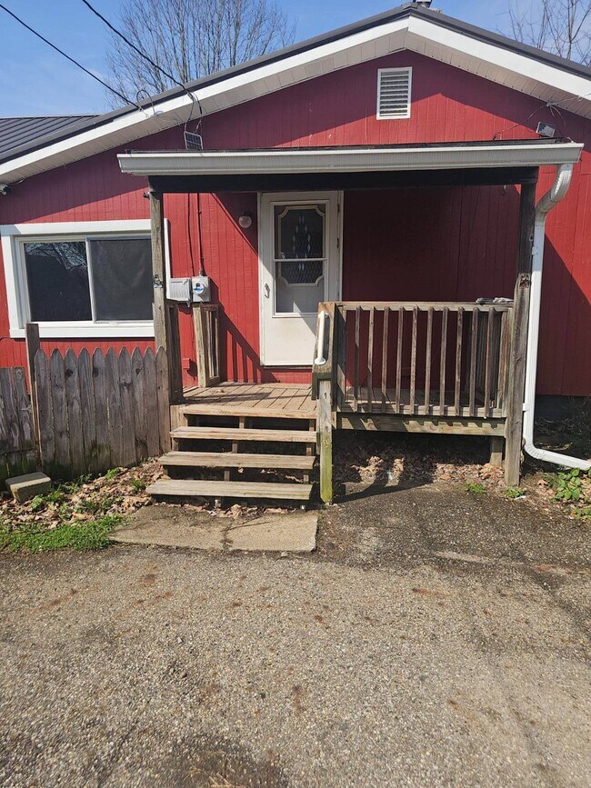 Building Photo - 2736 Applehill Ave SE