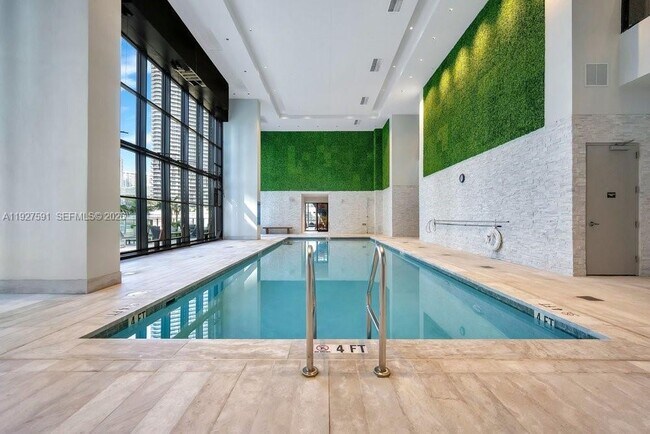 Building Photo - 1010 Brickell Ave