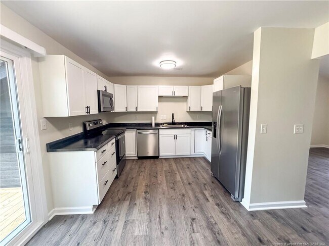 Building Photo - 533 Coronation Dr