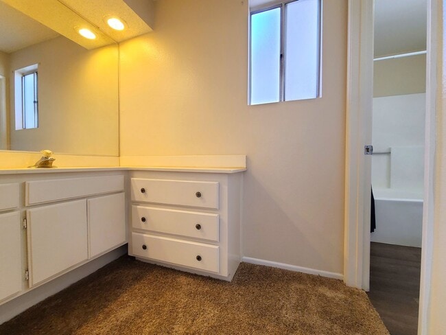 Building Photo - Two-Story, 2-Bedroom Mountain Vista Townho...