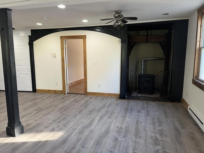 Building Photo - 1027 Beekman Rd