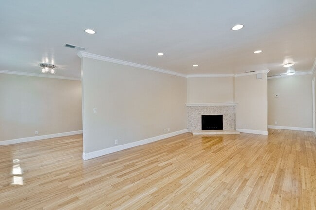 Building Photo - Wonderful 3 bedroom , 2 bath home in Mount...