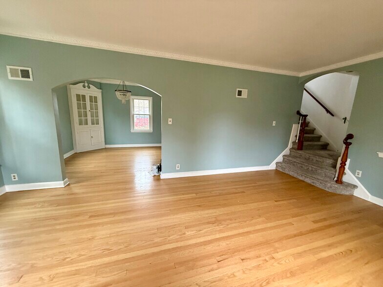 Building Photo - 618 N 104th St