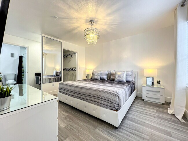 Building Photo - Westpointe Boulevard, Orlando, FL 32835 - 1 BR 1 BA condo