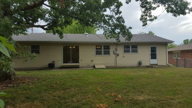 Building Photo - Updated 2 bd, 1.5 ba house, Parkade Sub., hardwoods, 5 min. from 70, fenced, avail now