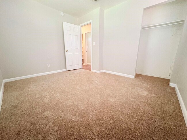 Building Photo - 3515 Falcon Dr