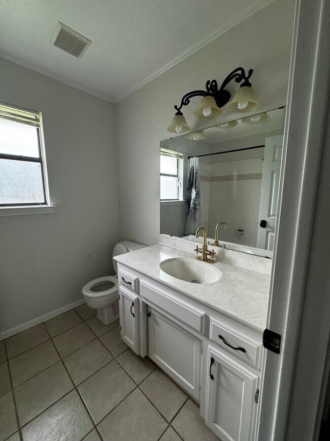 Building Photo - 3 Bdrm 2 Bath in Copperas Cove