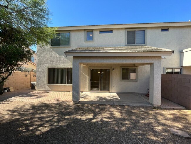 Building Photo - 4 Bedroom Home in Lantana Village Near E Ocotillo Rd. and S McQueen Rd!