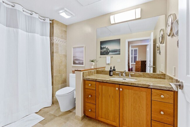 Building Photo - Fully Furnished Condo in the prestigious R...