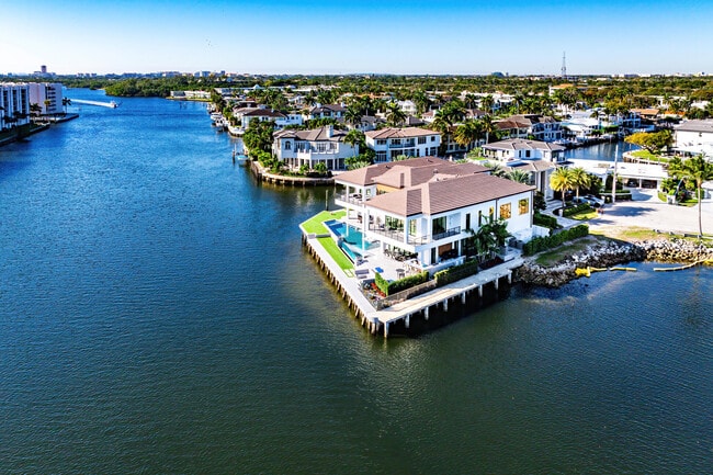 Building Photo - 2934 NE 8th Ave