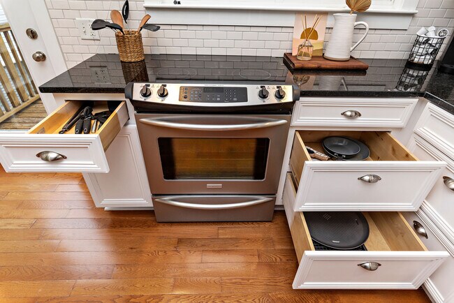 Building Photo - 526 Troost Ave