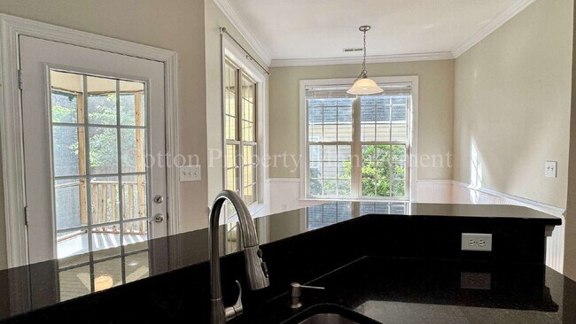 Building Photo - 8854 Plantation Landing Dr