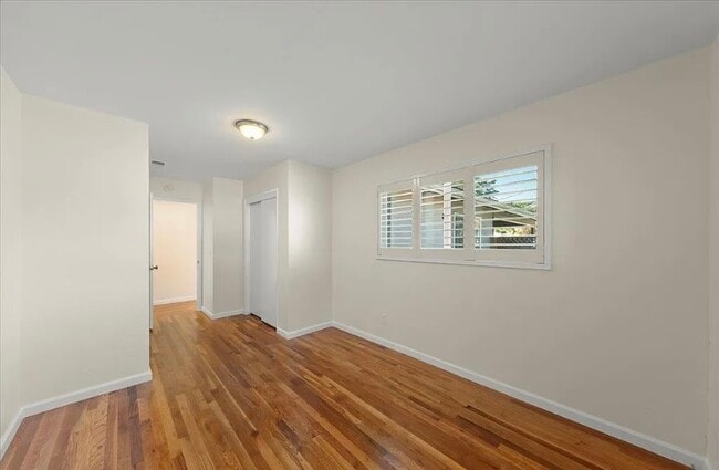 Building Photo - For rent