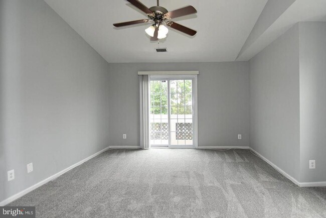 Building Photo - 4056 Grays Pointe Ct