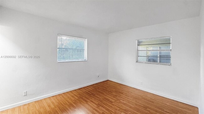 Building Photo - 1522 NE 34th Ct