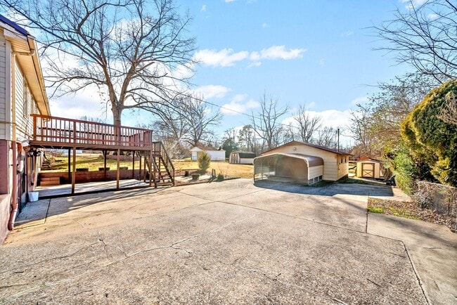 Building Photo - 233 Old Hopkinsville Hwy