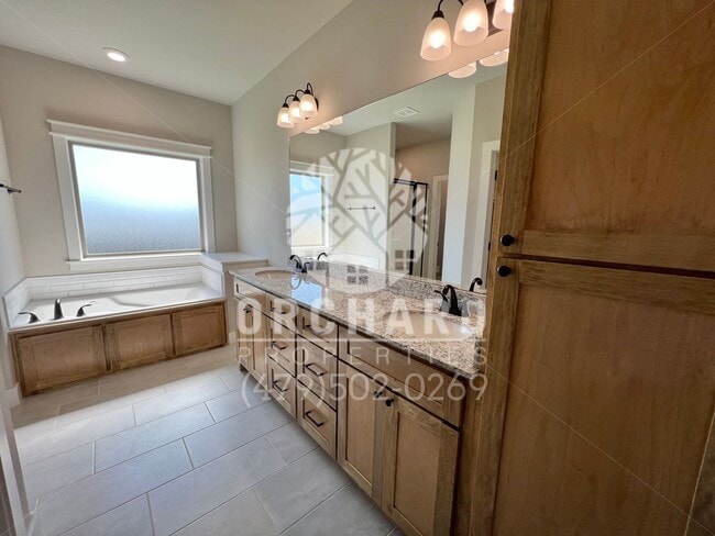 Building Photo - Tontitown- Single-Family Home- Beautiful Blakely Plan