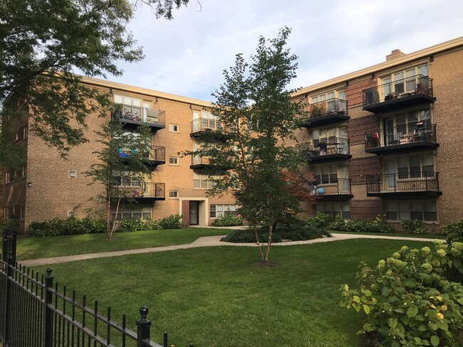 Primary Photo - 2528-2542 W Fitch Ave