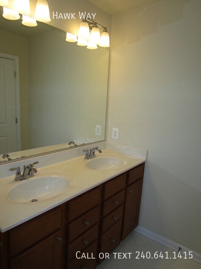 Building Photo - 1114 Red Hawk Way