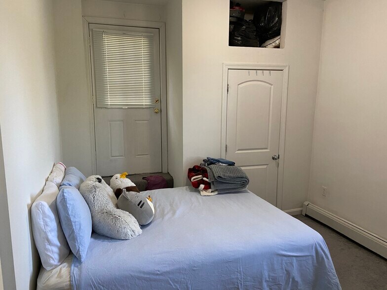 Building Photo - 40 Newton St