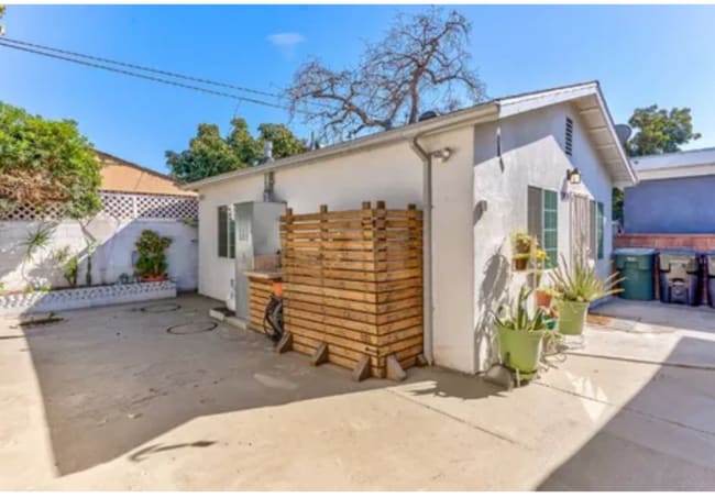 Building Photo - 15332 Castana Ave