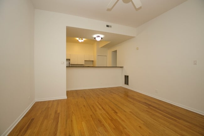 Building Photo - 2464 N Geneva Terrace