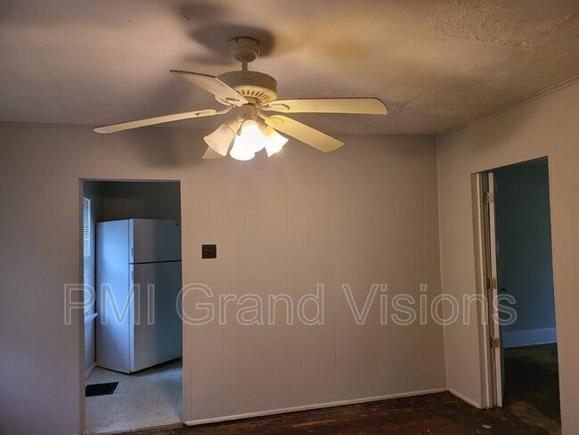 Building Photo - 1553 N Walnut Grove Ave