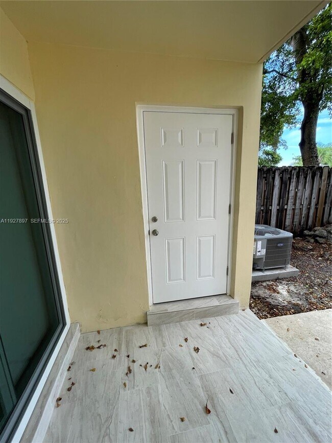 Building Photo - 8427 SW 137th Ave