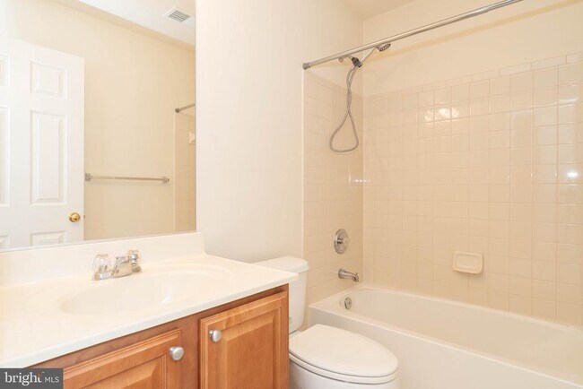 Building Photo - 3351 Beechcliff Dr
