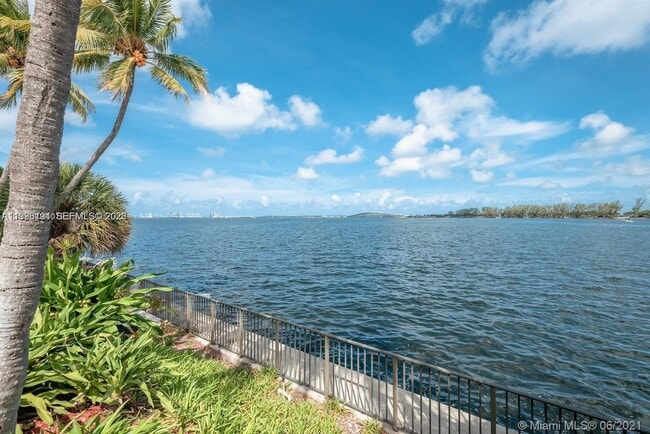 Building Photo - 2333 Brickell Ave