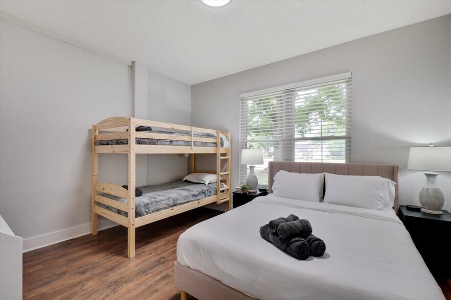 Building Photo - 2200 Glenbrook St