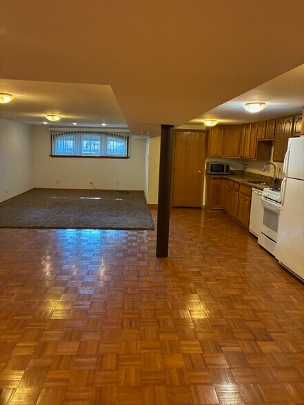 Building Photo - 3427 S Emerald Ave