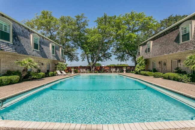 Building Photo - 3-BEDROOM TOWNHOME IN DIJON NORTH, ALAMO HEIGHTS